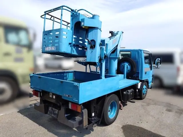 いすゞ エルフ PB-NKR81AN(2WD)の写真5