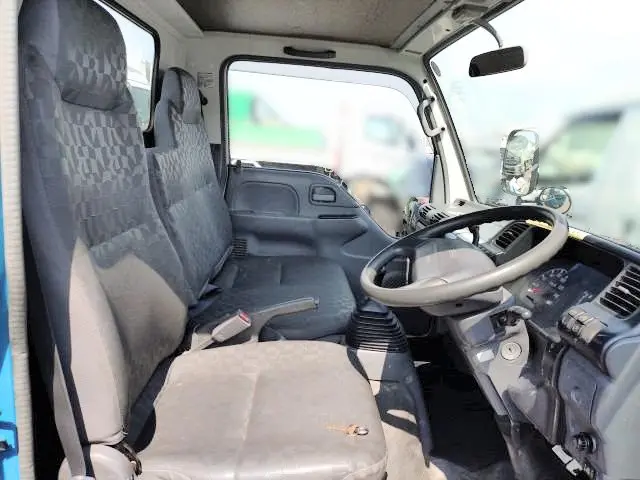 いすゞ エルフ PB-NKR81AN(2WD)の写真17