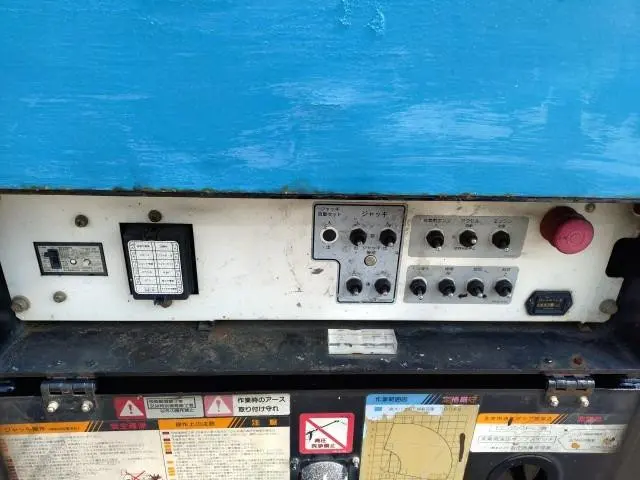 いすゞ エルフ PB-NKR81AN(2WD)の写真28
