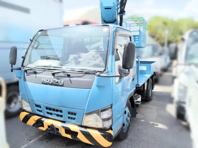 いすゞ エルフ PB-NKR81AN(2WD)の写真1