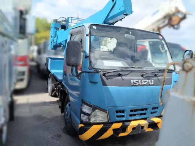 いすゞ エルフ PB-NKR81AN(2WD)の写真3