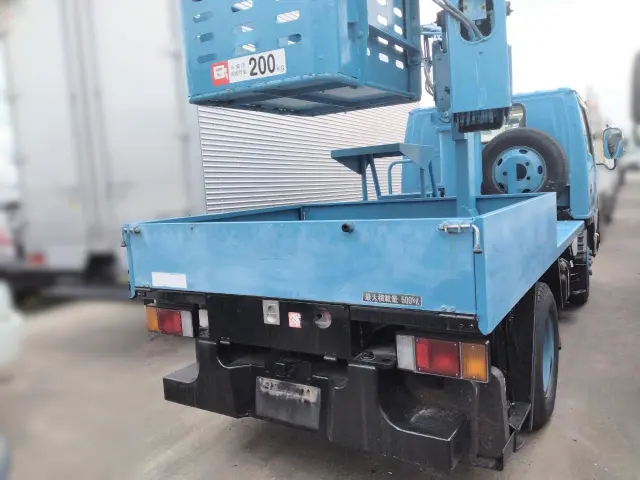 いすゞ エルフ PB-NKR81AN(2WD)の写真4