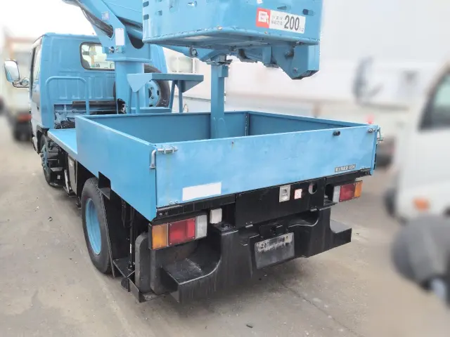 いすゞ エルフ PB-NKR81AN(2WD)の写真5