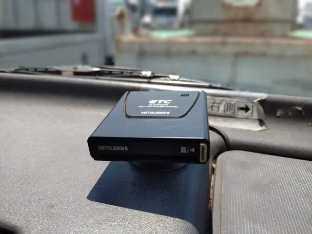 いすゞ エルフ PB-NKR81AN(2WD)の写真7