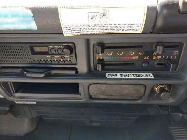 いすゞ エルフ PB-NKR81AN(2WD)の写真8