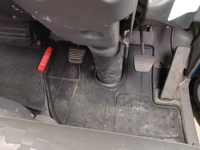 いすゞ エルフ PB-NKR81AN(2WD)の写真12