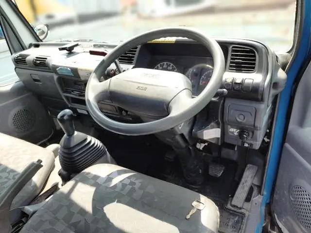 いすゞ エルフ PB-NKR81AN(2WD)の写真16