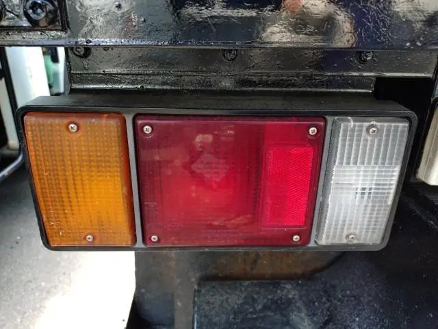 いすゞ エルフ PB-NKR81AN(2WD)の写真23