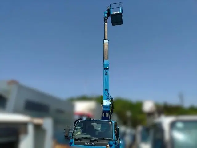 いすゞ エルフ PB-NKR81AN(2WD)の写真28