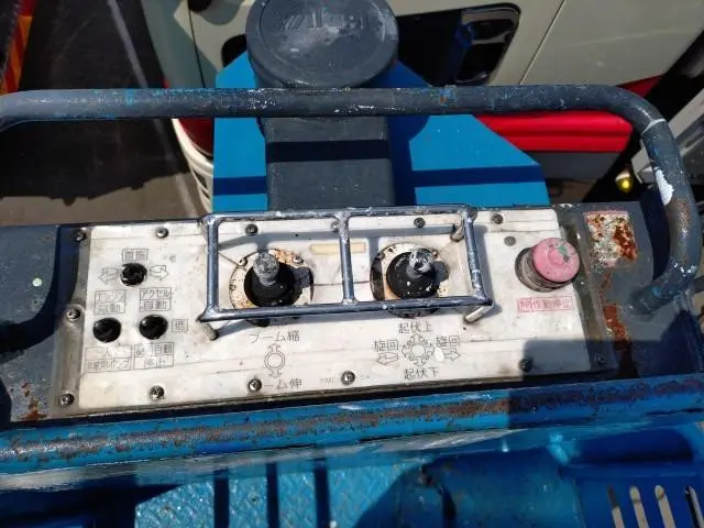 いすゞ エルフ PB-NKR81AN(2WD)の写真30