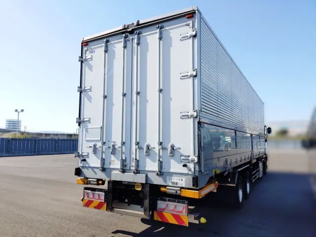 いすゞ ギガ 2PG-CYJ77CA(2WD)の写真5