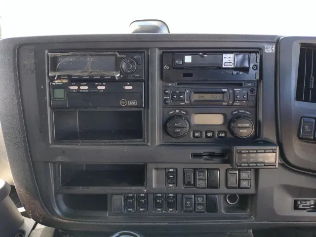いすゞ ギガ 2PG-CYJ77CA(2WD)の写真10
