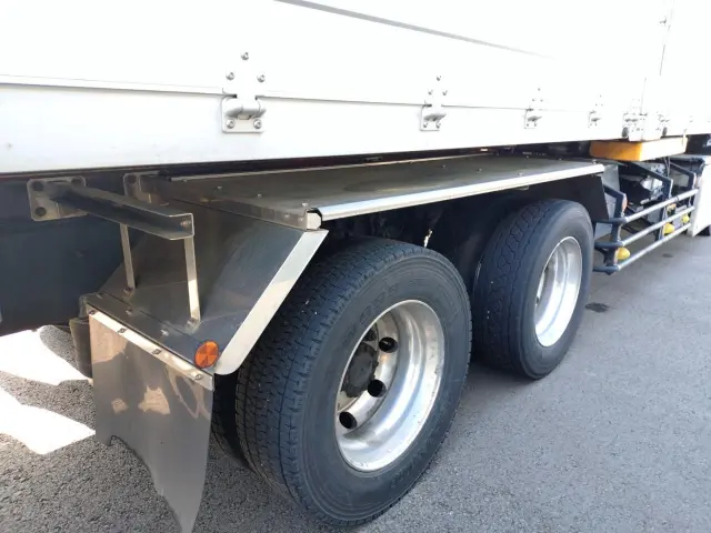 いすゞ ギガ 2PG-CYJ77CA(2WD)の写真29