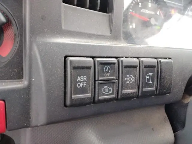 いすゞ エルフ TRG-NJR85A(2WD)の写真9