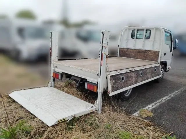 いすゞ エルフ TRG-NJR85A(2WD)の写真17