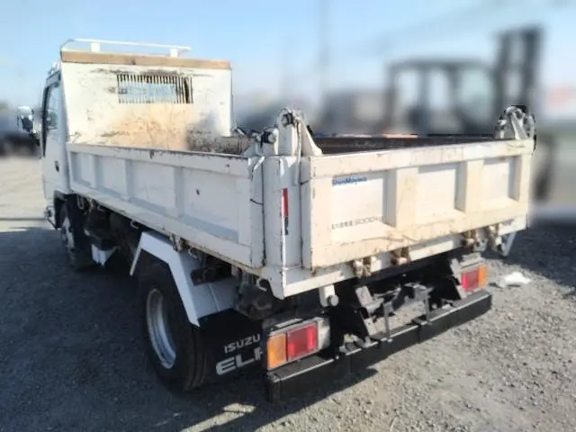 いすゞ エルフ 2RG-NKR88AN(2WD)の写真5