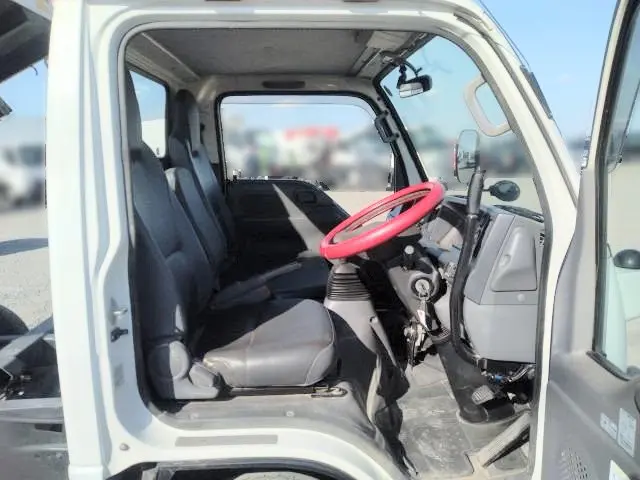 いすゞ エルフ 2RG-NKR88AN(2WD)の写真13