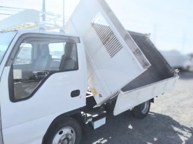 いすゞ エルフ 2RG-NKR88AN(2WD)の写真17