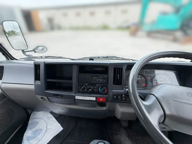 いすゞ エルフ TKG-NJR85AD(2WD)の写真10