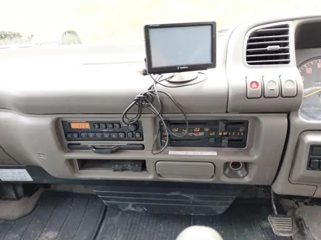 いすゞ エルフ KC-NPR70PV(2WD)の写真7