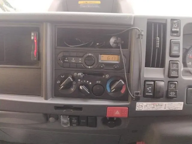 いすゞ エルフ 2RG-NLR88AN(2WD)の写真7