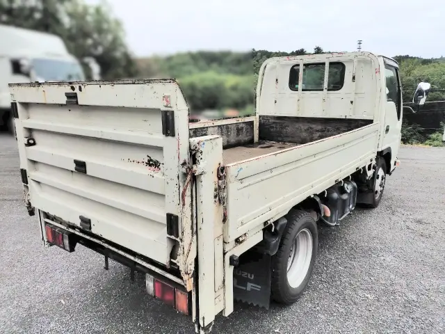 いすゞ エルフ BKG-NKR85A(2WD)の写真4