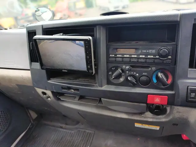 いすゞ エルフ BKG-NKR85A(2WD)の写真6