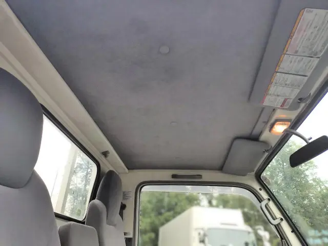 いすゞ エルフ BKG-NKR85A(2WD)の写真9