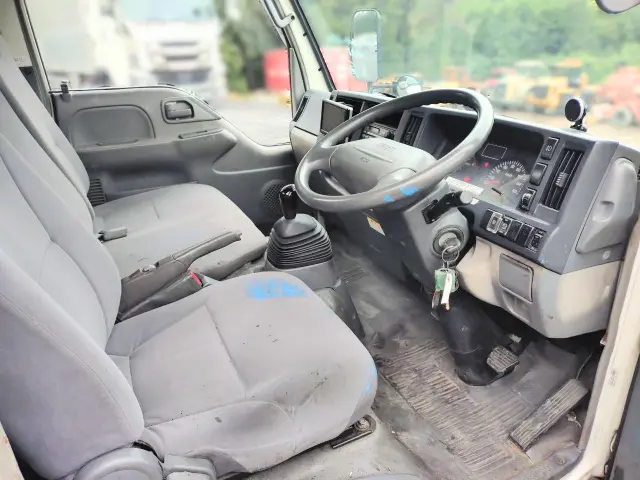 いすゞ エルフ BKG-NKR85A(2WD)の写真10