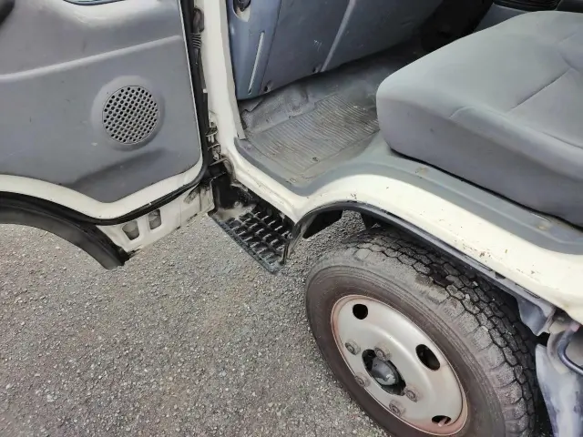 いすゞ エルフ BKG-NKR85A(2WD)の写真12