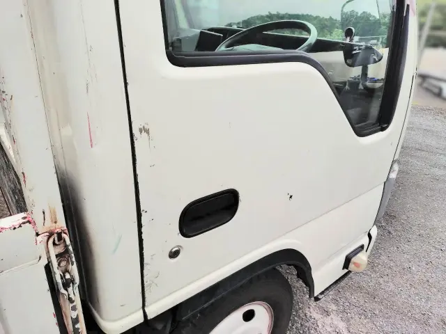 いすゞ エルフ BKG-NKR85A(2WD)の写真15