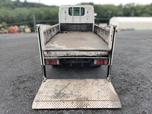 いすゞ エルフ BKG-NKR85A(2WD)の写真23