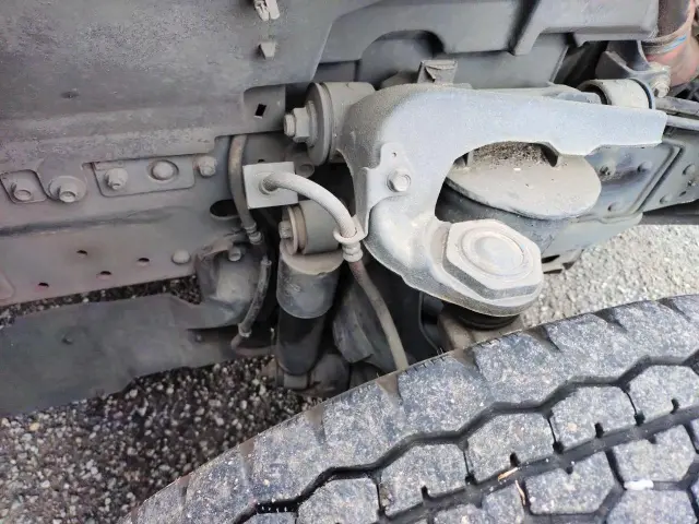 いすゞ エルフ BKG-NKR85A(2WD)の写真30