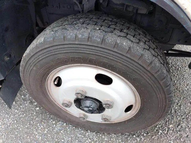 いすゞ エルフ BKG-NKR85A(2WD)の写真41