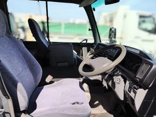 トヨタ コースター SDG-XZB40(2WD)の写真17
