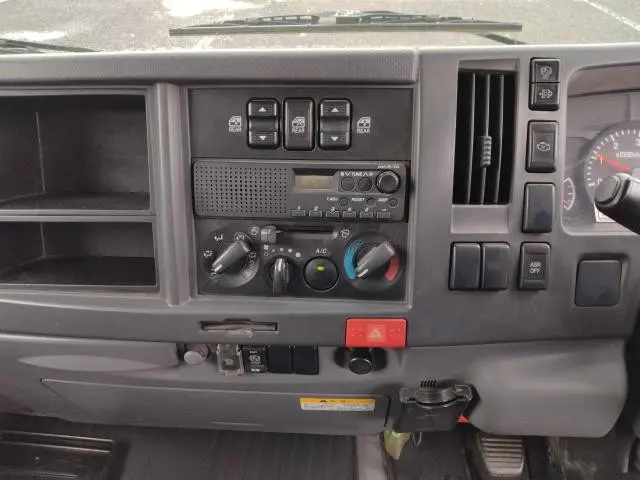 いすゞ エルフ BKG-NLR85AR(2WD)の写真8