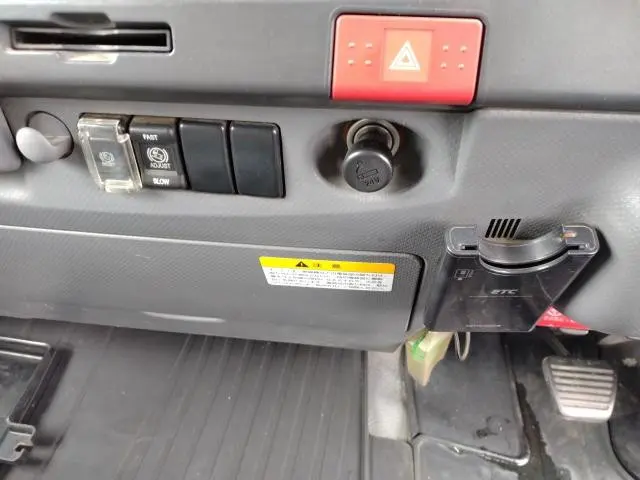 いすゞ エルフ BKG-NLR85AR(2WD)の写真9