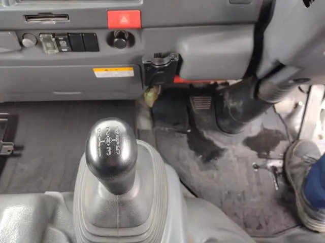 いすゞ エルフ BKG-NLR85AR(2WD)の写真10
