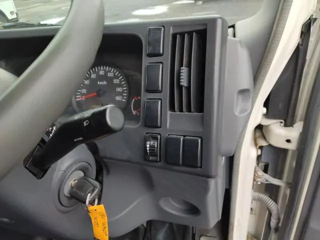 いすゞ エルフ BKG-NLR85AR(2WD)の写真14