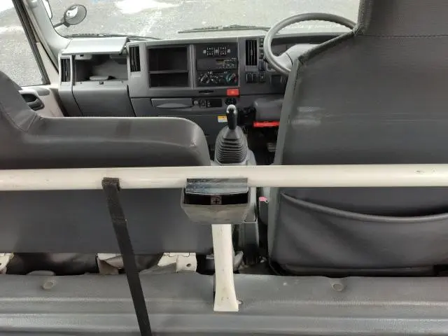 いすゞ エルフ BKG-NLR85AR(2WD)の写真19