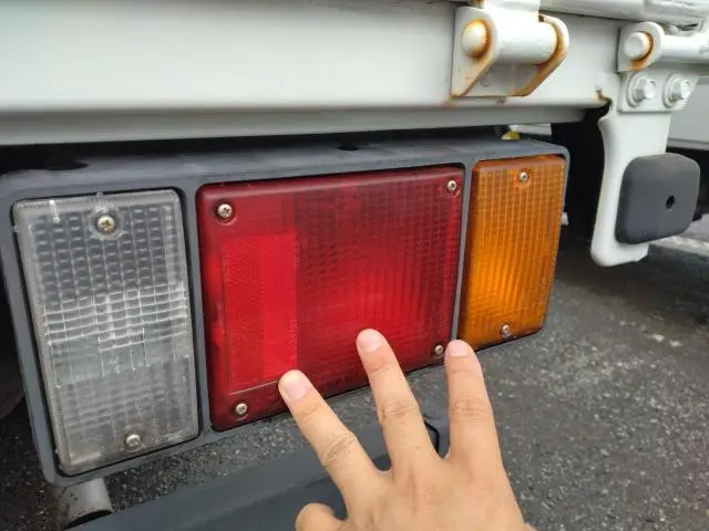 いすゞ エルフ BKG-NLR85AR(2WD)の写真27