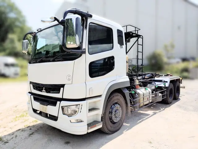三菱 スーパーグレート 2KG-FV70HY(2WD)の写真2