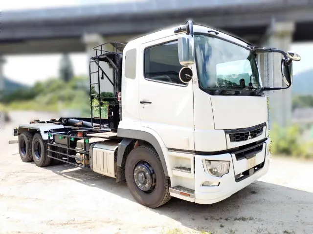 三菱 スーパーグレート 2KG-FV70HY(2WD)の写真3