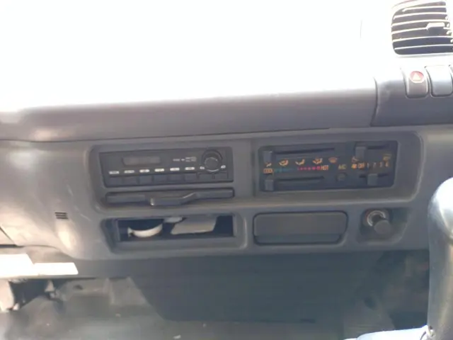 いすゞ エルフ PA-NPR81R(2WD)の写真6