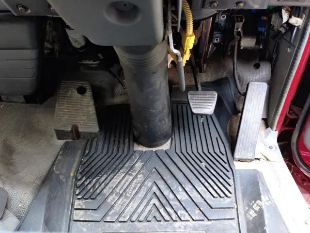 いすゞ エルフ PA-NPR81R(2WD)の写真8