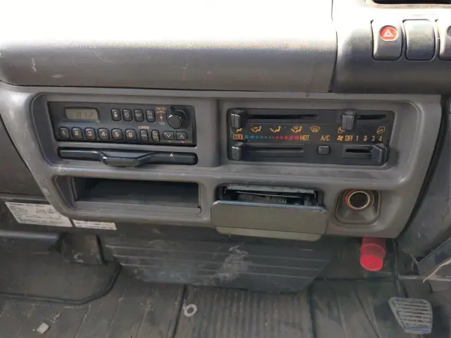 いすゞ エルフ KR-NKR81LAR(2WD)の写真7