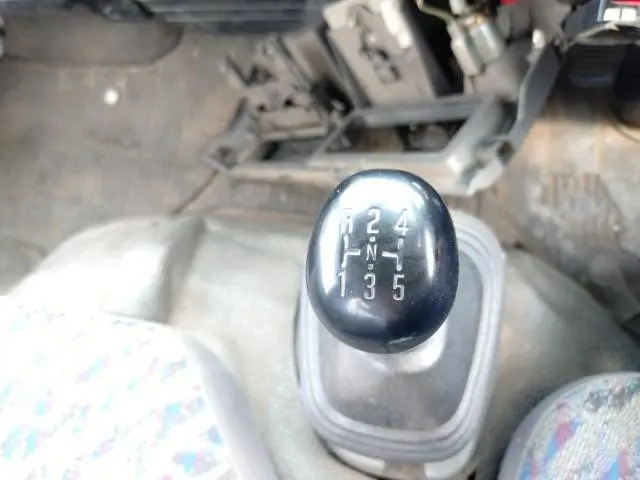 いすゞ エルフ KR-NKR81LAR(2WD)の写真8