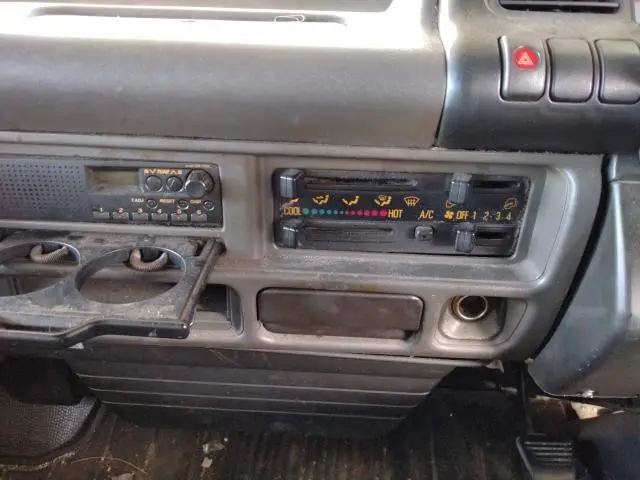 いすゞ エルフ KR-NKR81ED(2WD)の写真6