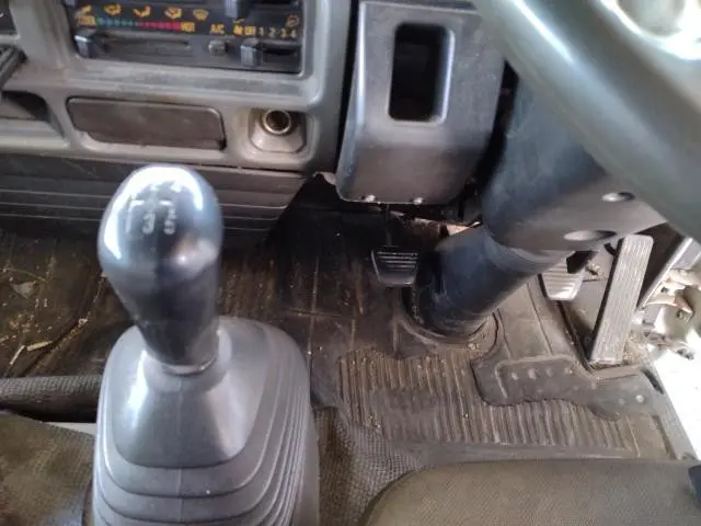 いすゞ エルフ KR-NKR81ED(2WD)の写真7