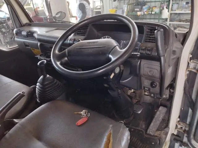 いすゞ エルフ KR-NKR81ED(2WD)の写真12